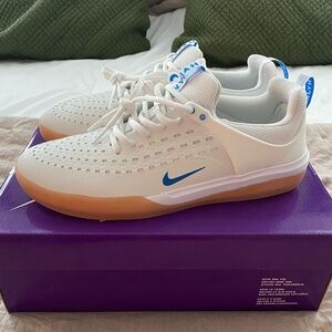 Men’s Size 10 Summit White/Photo Blue Nike SB zoom Nyjah 3